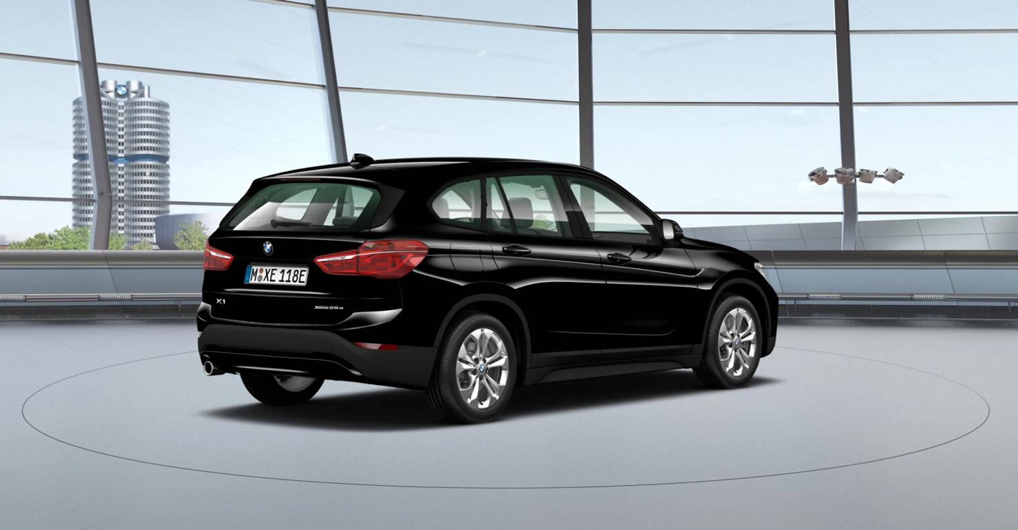 BMW X1 xDrive25e - Heckansicht 