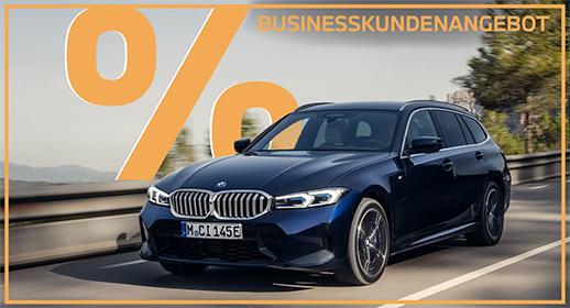 Das Bild zeigt einen dunkelblauen BMW 3er Touring Hybrid auf einer Straße. Oben steht der Text „BUSINESSKUNDENANGEBOT“ und links ein großes oranges Prozentsymbol. Ein orangefarbener Rahmen umgibt das gesamte Bild.