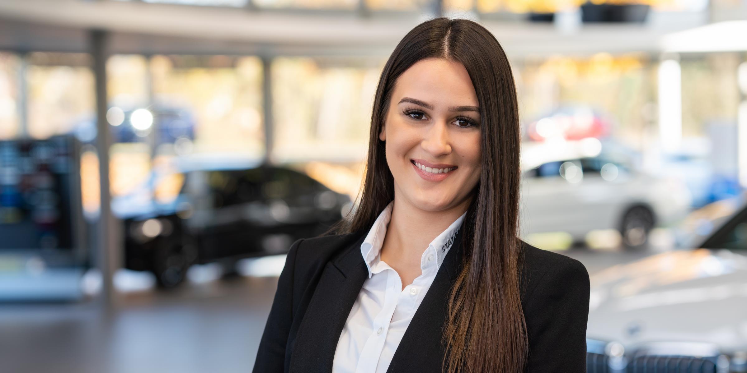 Ena Perikic - Automobilkauffrau in Ausbildung - Standort Bietigheim Ena Perikic - Automobilkauffrau in Ausbildung - Standort Bietigheim