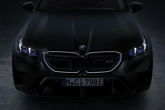 BMW M5 Limousine leuchtende Front BMW M5 Limousine leuchtende Front