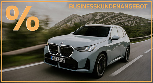 Ein auffälliger, gelb-grüner (Säurespringer- oder Limettengrün) Hochleistungs-SUV – genauer gesagt ein BMW XM (laut Dateiname vermutlich die Plug-in-Hybrid-Variante XM 50e). Markant sind die beleuchteten, eckigen Doppelniere-Grills und das aggressive M-Design.